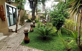 Uzuri Guesthouse Cc